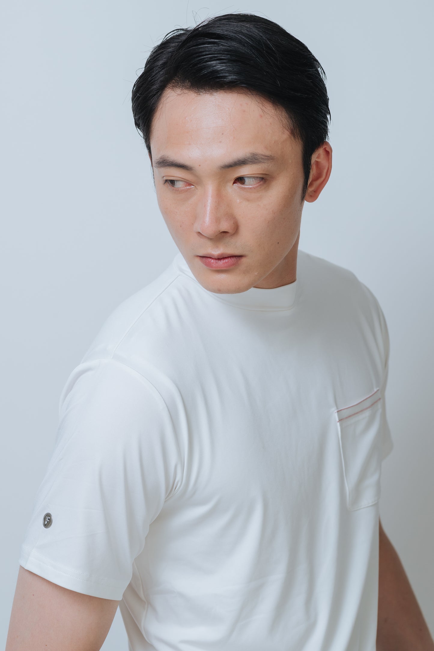 BASIC MOCK NECK TEE WHITE